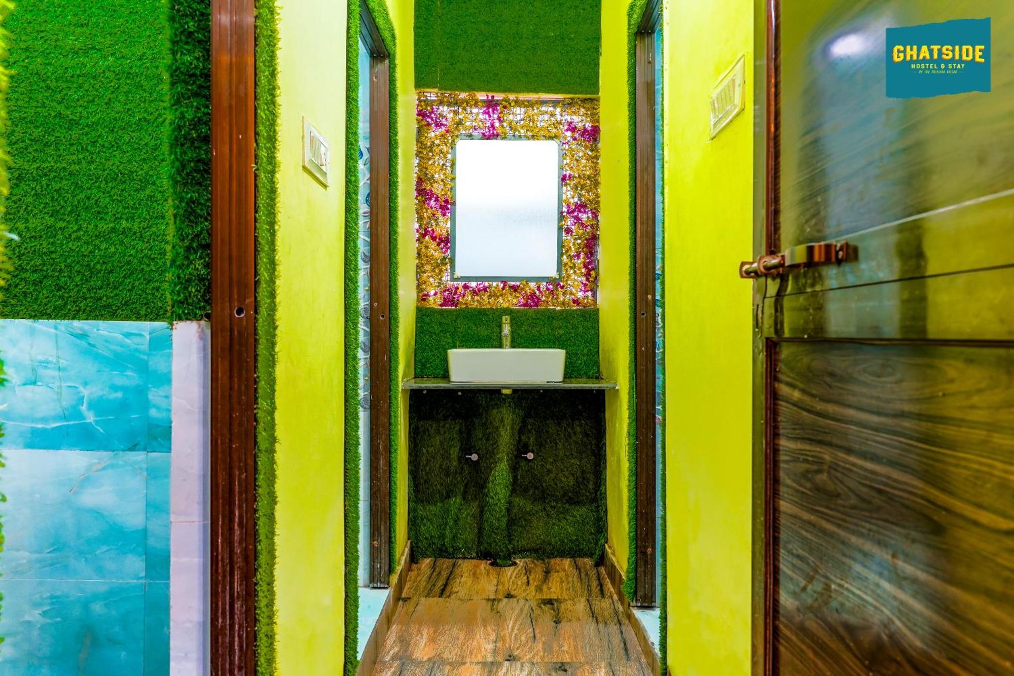 Hostel Ghatside &